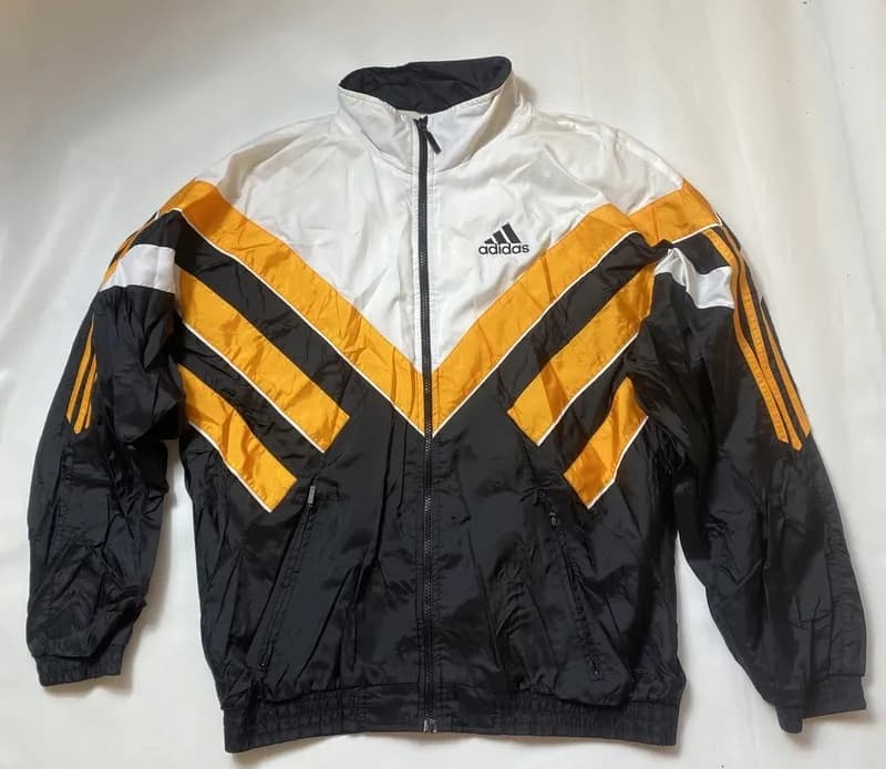 Kurtka vintage Adidas: Powrót do lat 90.? Moda znów zaskakuje!