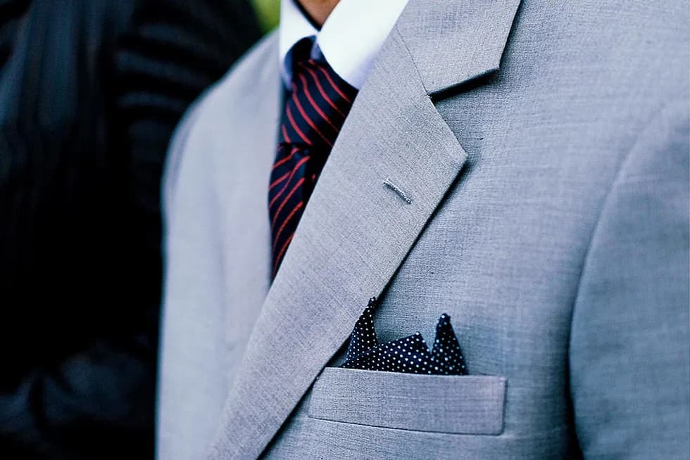 Jak wybrać między muszką a krawatem: najważniejsze zasady i porady