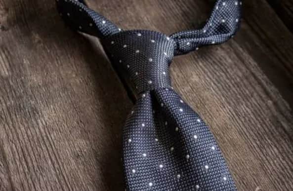 Jaki krawat na ślub? Wybierz idealny i olśnij gości weselnych