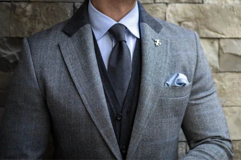 Jak dobrać krawat do grafitowego garnituru - najlepsze kolory i wzory