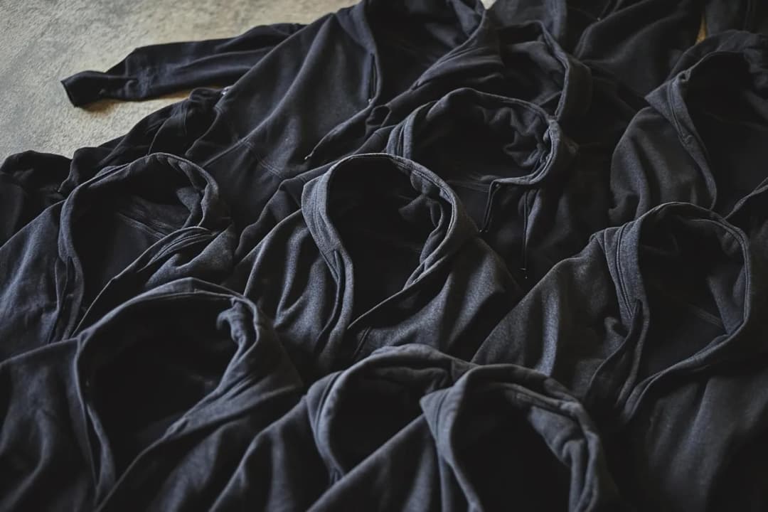 Proste sposoby, by czarne ubrania nie obłaziły - skuteczna pielęgnacja