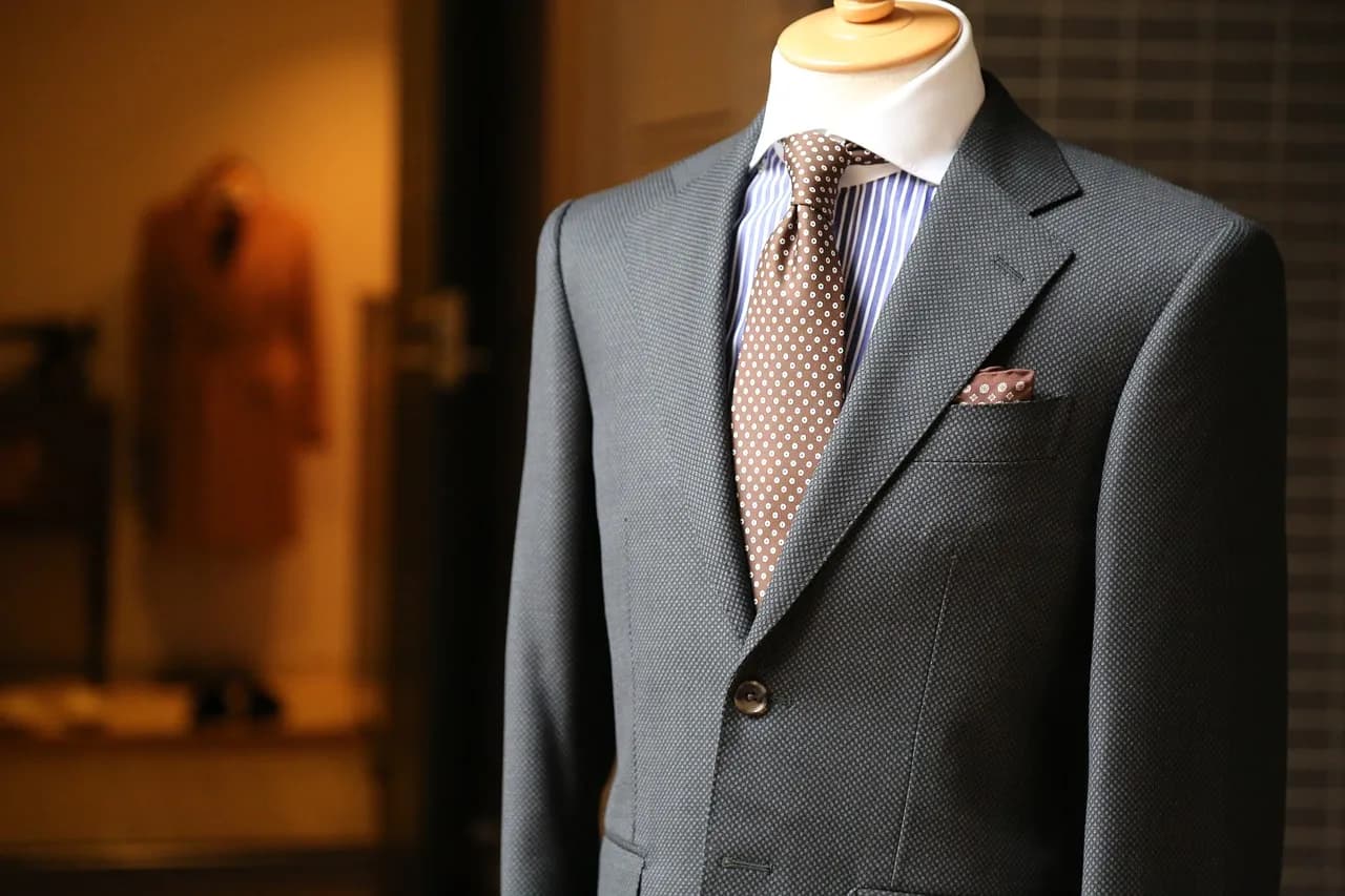 Jak wybrać idealny krawat na sylwestra? Praktyczny poradnik elegancji