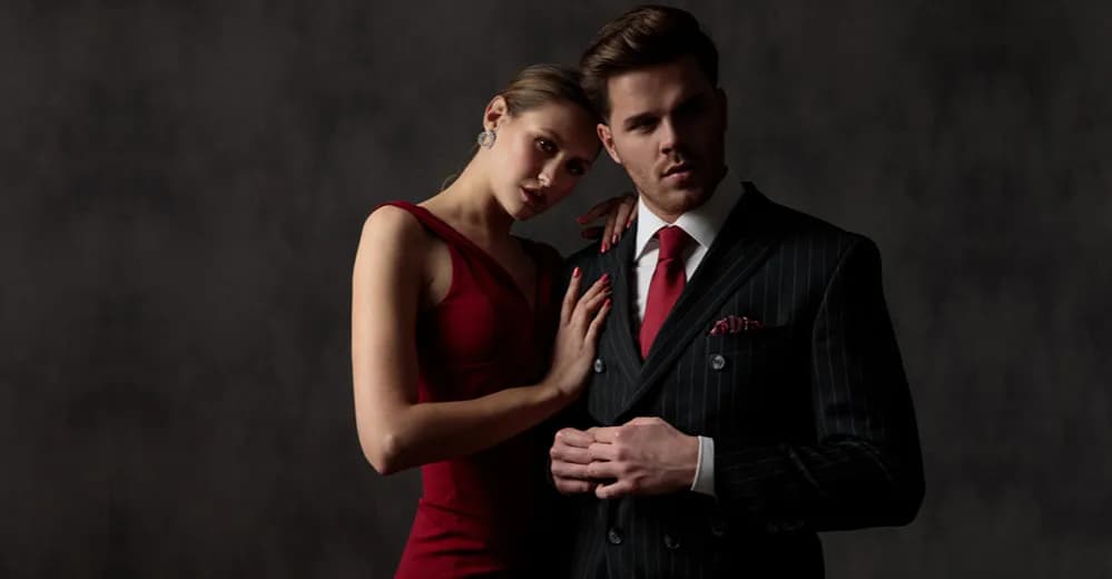 Jak dobrać idealny krawat do różowej sukienki: najlepsze kolory i wzory