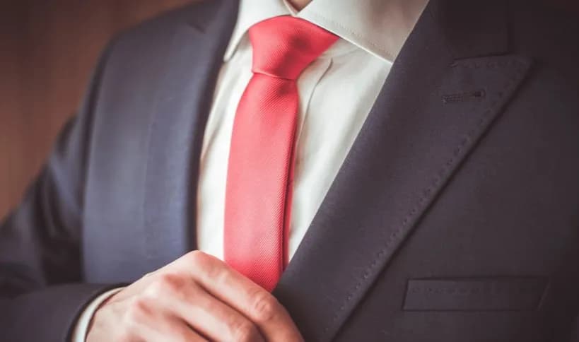 Różowy krawat do jakiej koszuli: 5 najbardziej eleganckich zestawień