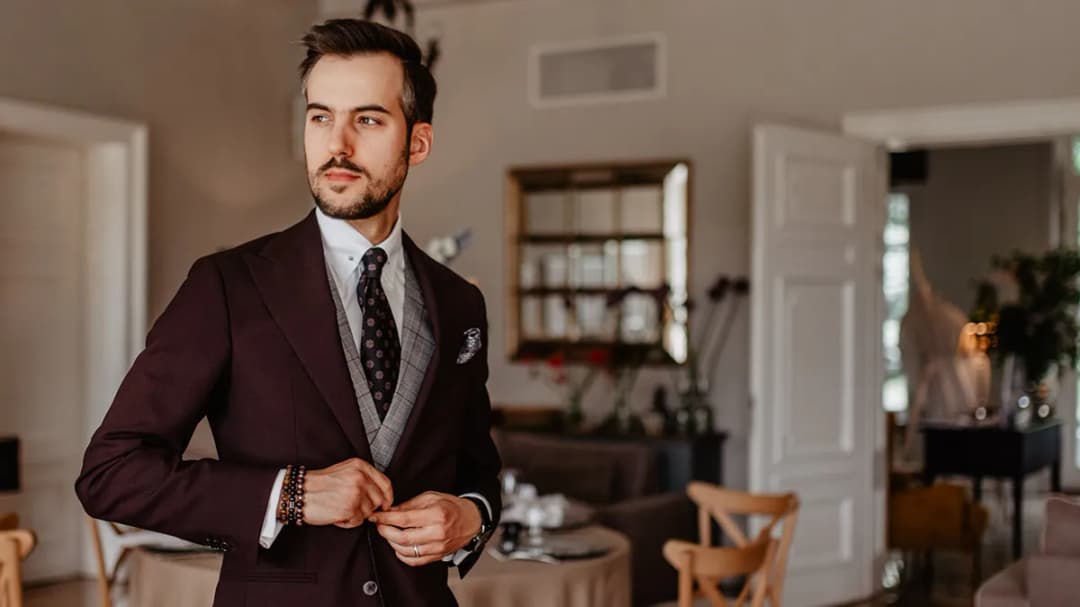 Poznaj najlepsze kolory krawata do czarnego garnituru na każdą okazję