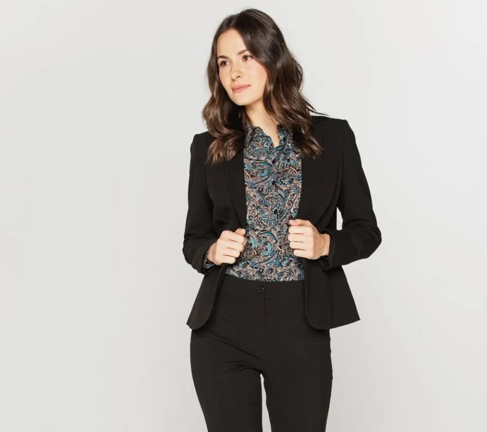 W co się ubrać do pracy? Kompletny poradnik profesjonalnego dress code'u