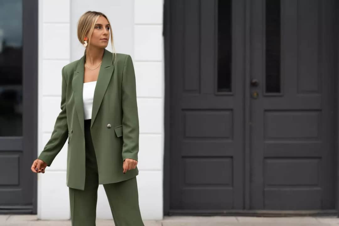 Jak się ubrać na co dzień: praktyczne zasady stylowych stylizacji