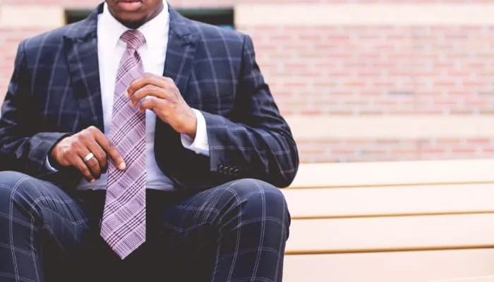 Jak dobrać krawat do koszuli: 8 zasad eleganckiego mężczyzny