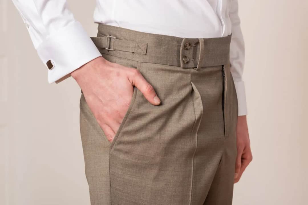 Spodnie męskie z zakładkami - Stylowy detal dla mężczyzn!