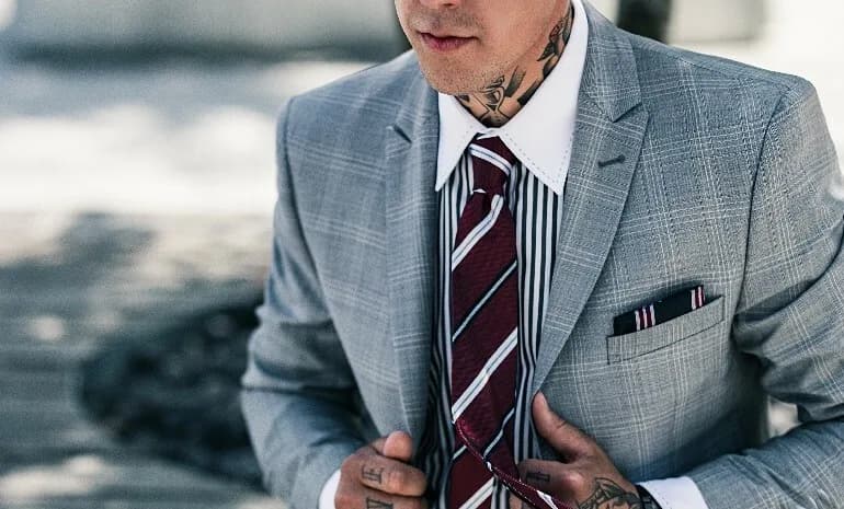 Jak dobrać idealny krawat do koszuli w paski - zasady i wskazówki 2024
