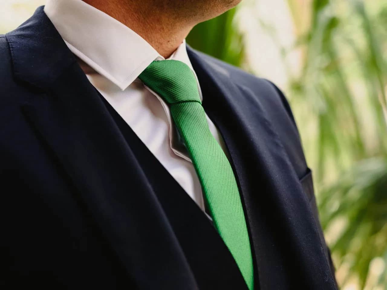Jak dobrać krawat do granatowego garnituru - 5 sprawdzonych porad