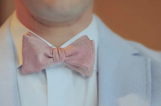 Jak zrobić muszkę z krawata w 8 prostych krokach - praktyczny poradnik